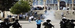 aparat israel serang petugas aqsa